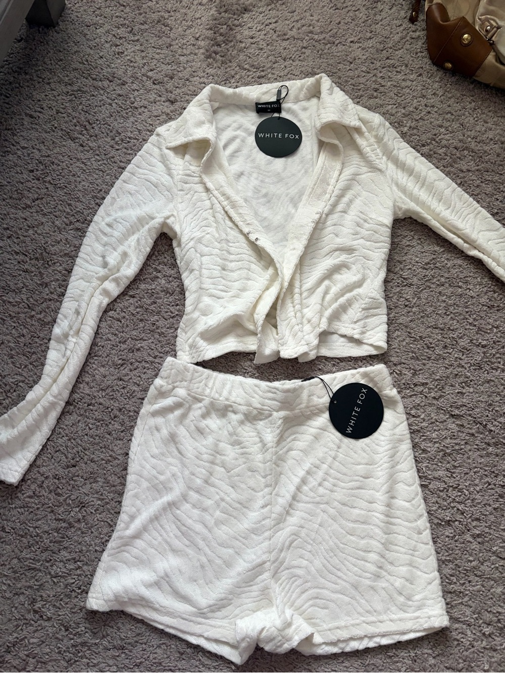 White Fox Cream Textured Set - Picture 2 of 10